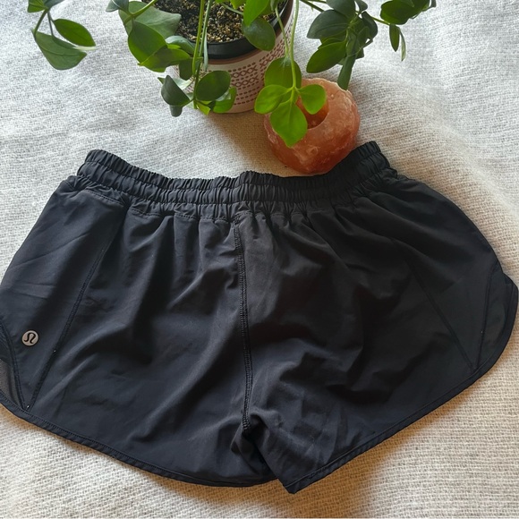 LULULEMON Hotty Hot High-Rise Lined Short 2.5" - Picture 5 of 6